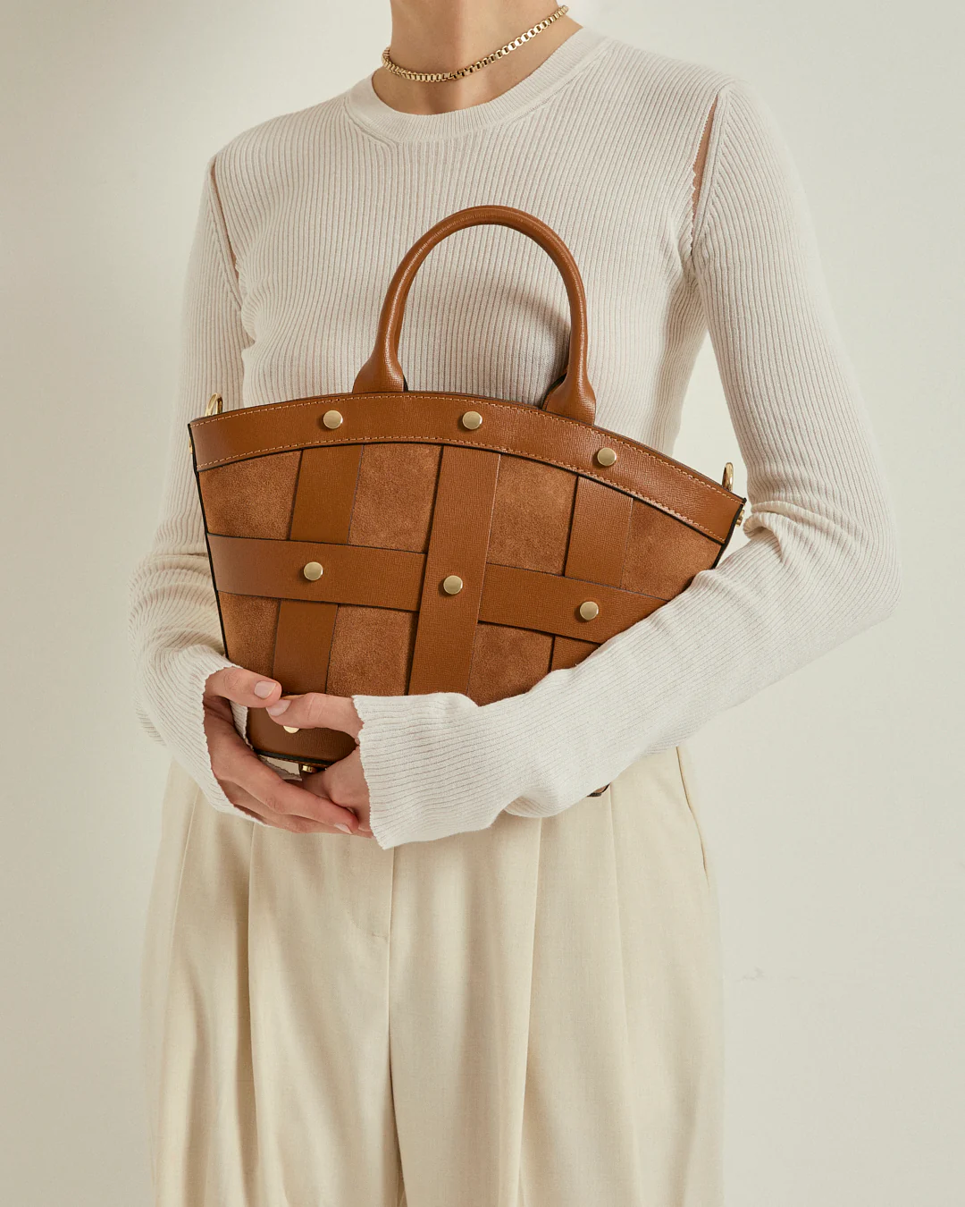 Mini Victoire stud suede camel - Image 4